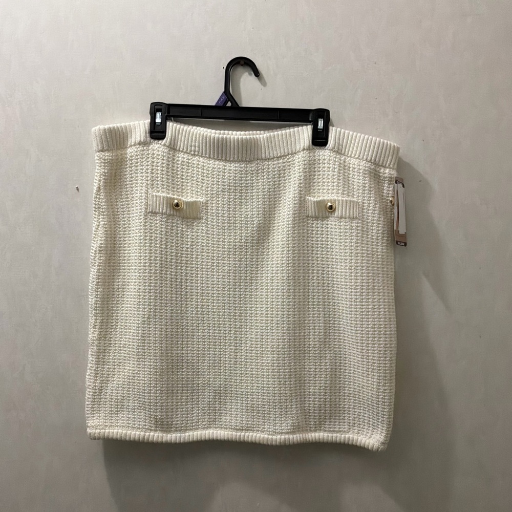 Elegant Cream Knit Skirt